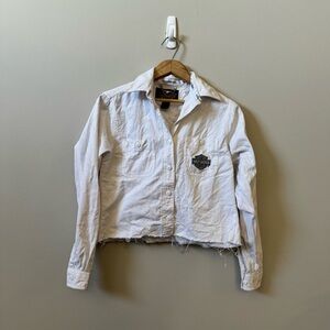 Harley Davidson women’s white cut off raw hem button front top 💜